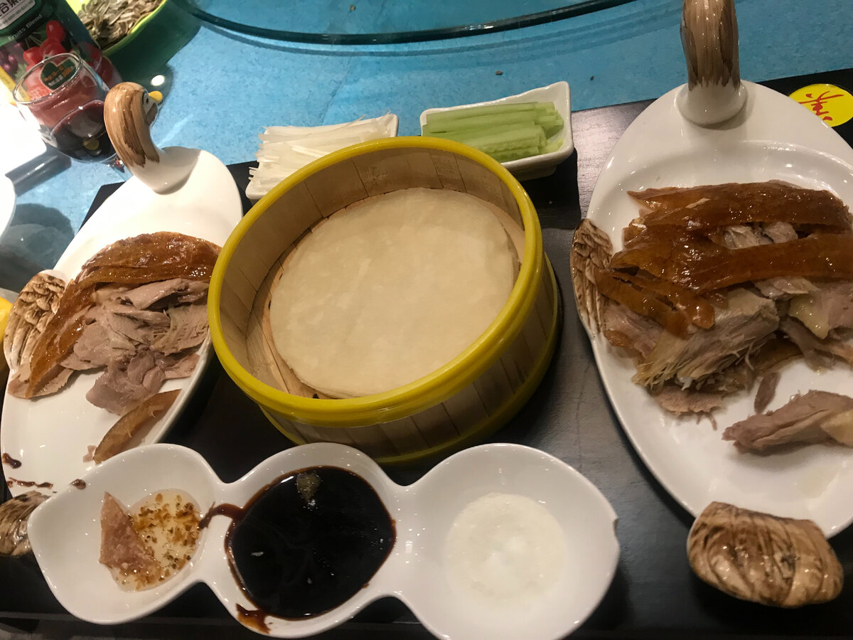 Утка на банкете