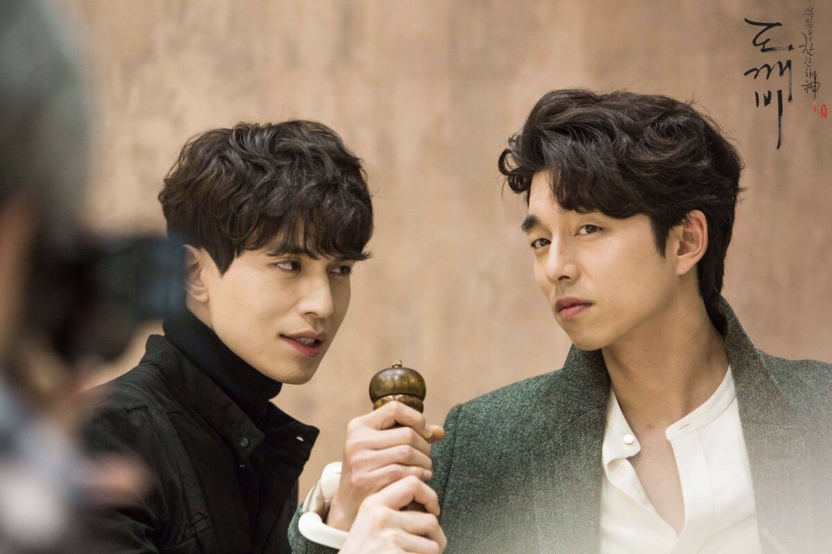 Слева направо - актеры Ли дон Ук и Гон Ю. Фото - https://www.pinterest.com.mx/pin/636274253578010345/