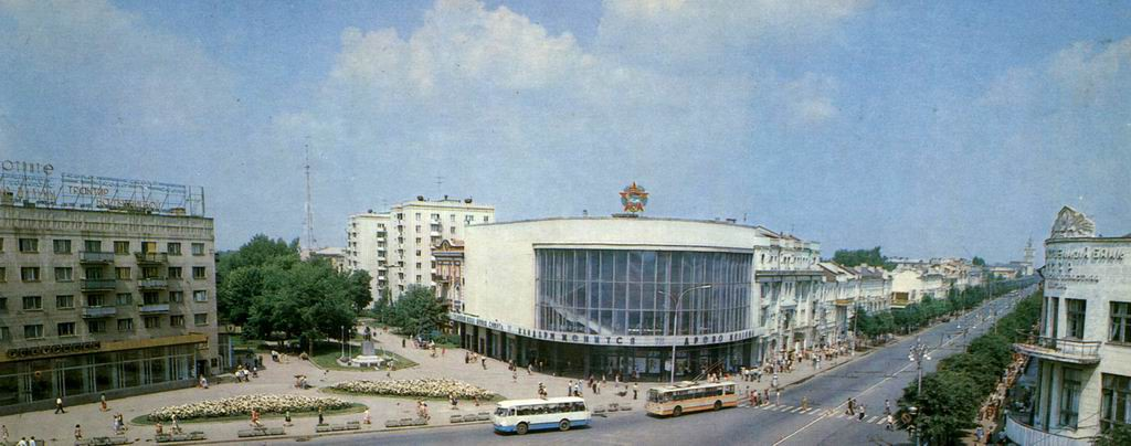 Воронеж 1989 год. Кинотеатр Пролетарий Воронеж СССР. Воронеж 1980 Пролетарий. Пролетарий Воронеж в советские. Старое здание Пролетарий Воронеж.