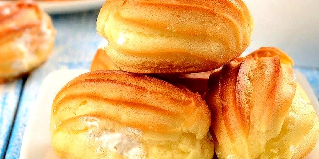 Заварные пирожные с нежной начинкой.