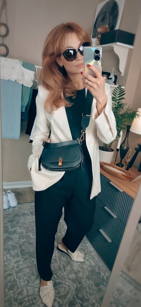 Этот приталенный жакет я купила в прошлом году в H&M. Эта была единственная модель такого кроя почти во всей коллекции.   