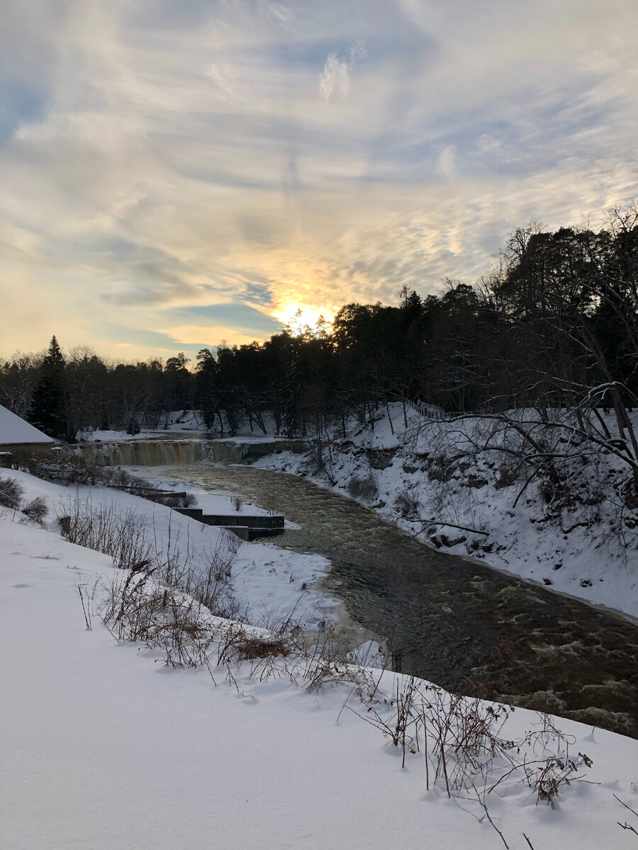 Окрестности Замка Фалль. А представляете, каково здесь летом?!