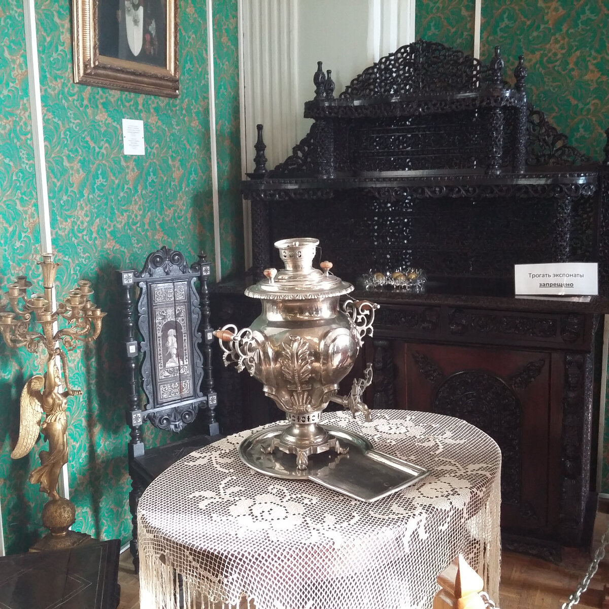 Самовар - символ достатка в доме. Тульский музей самоваров. Фото автора. 