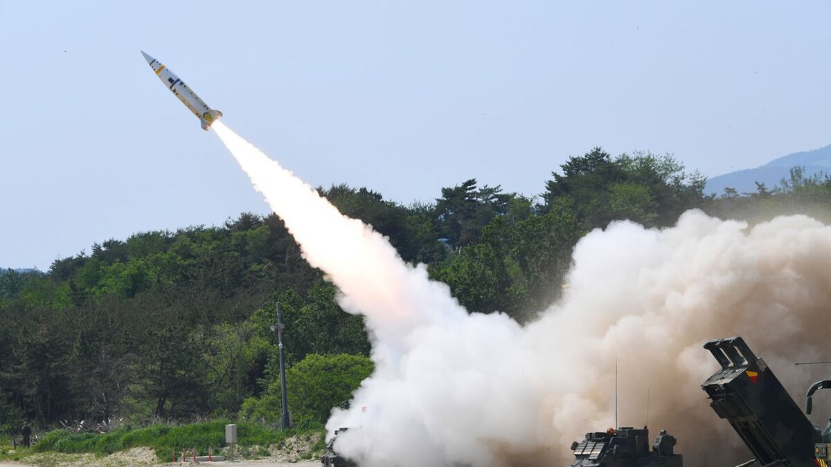 https://media.cnn.com/api/v1/images/stellar/prod/230120110006-south-korea-joint-training-exercise.jpg?c=16x9&q=h_720,w_1280,c_fill