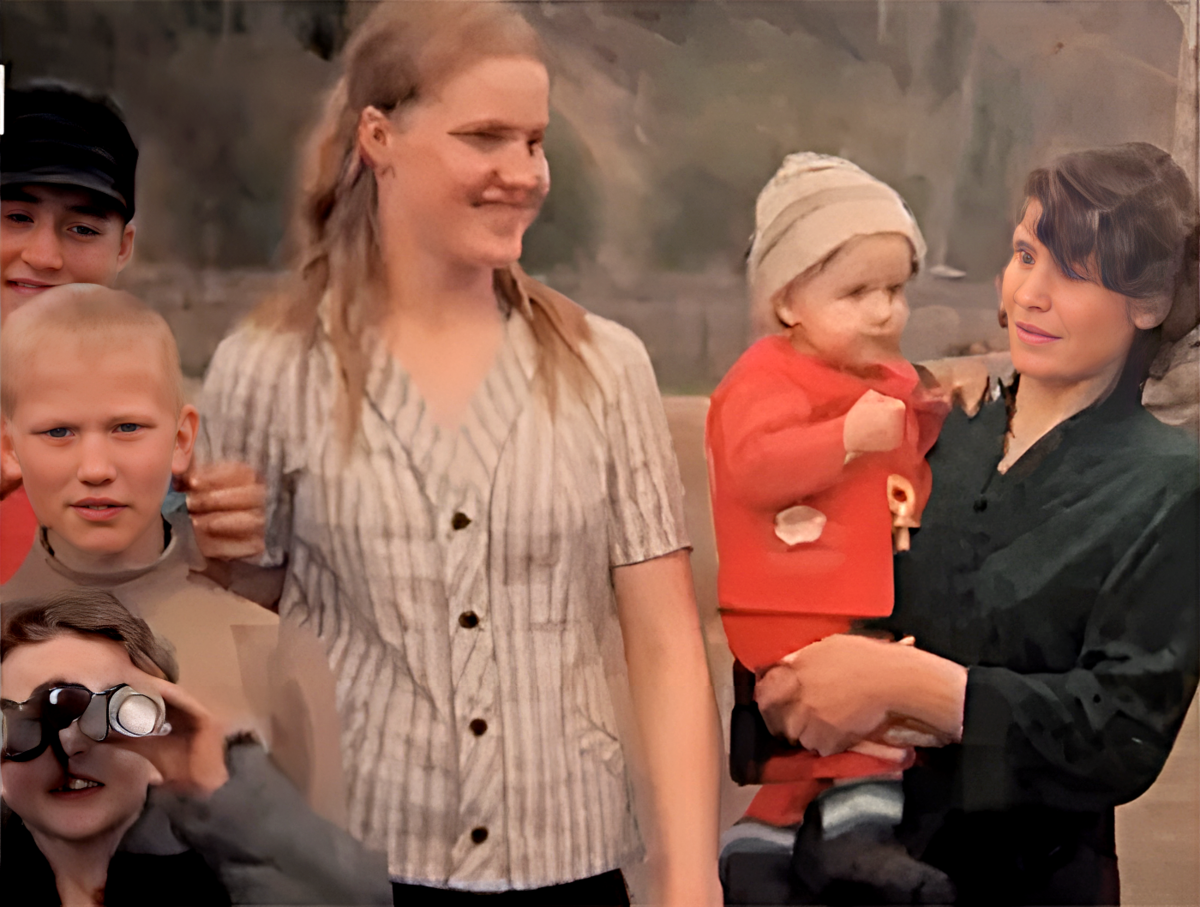 Первая супруга Марцинкевича с детьми