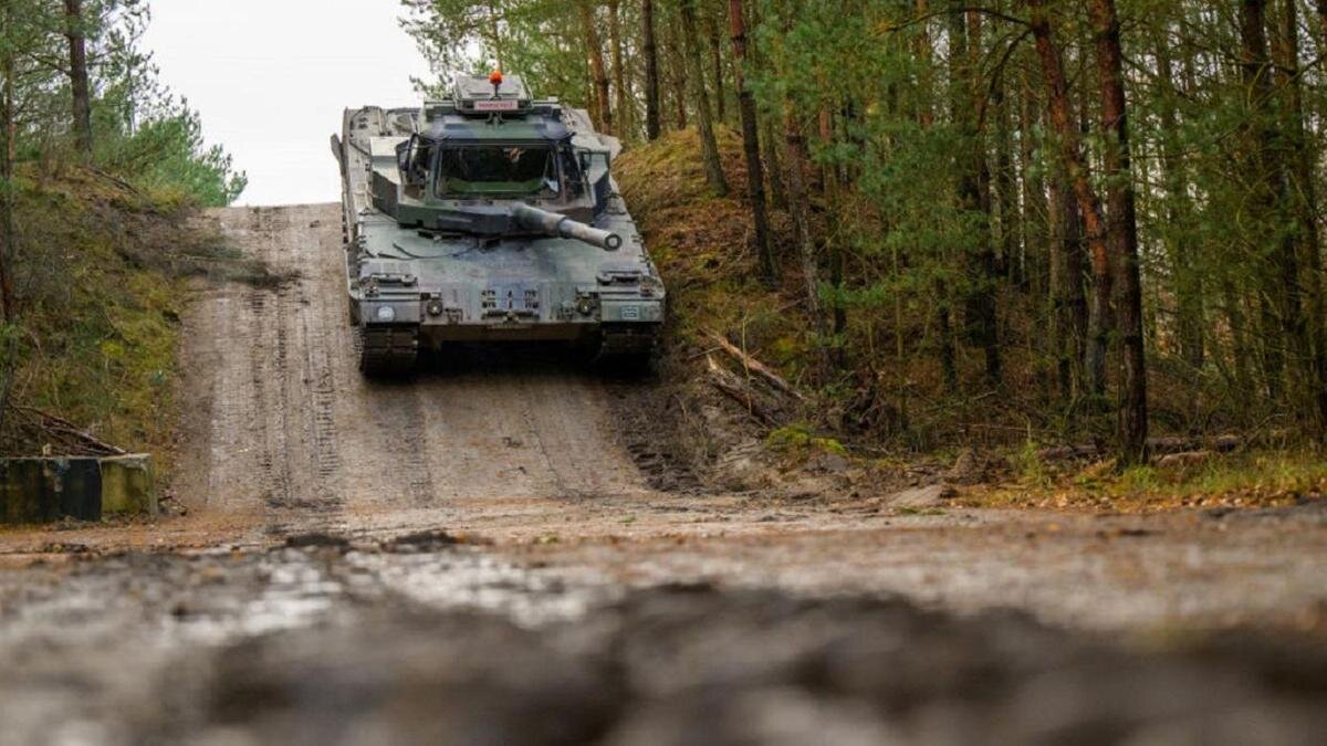    Танк Leopard 2:Philipp Schulze / picture alliance / Getty Images