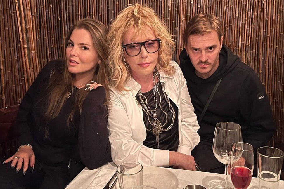     «Очень опасные агентские приблуды»: Илья Прусикин и его жена «выдали» Аллу Пугачеву