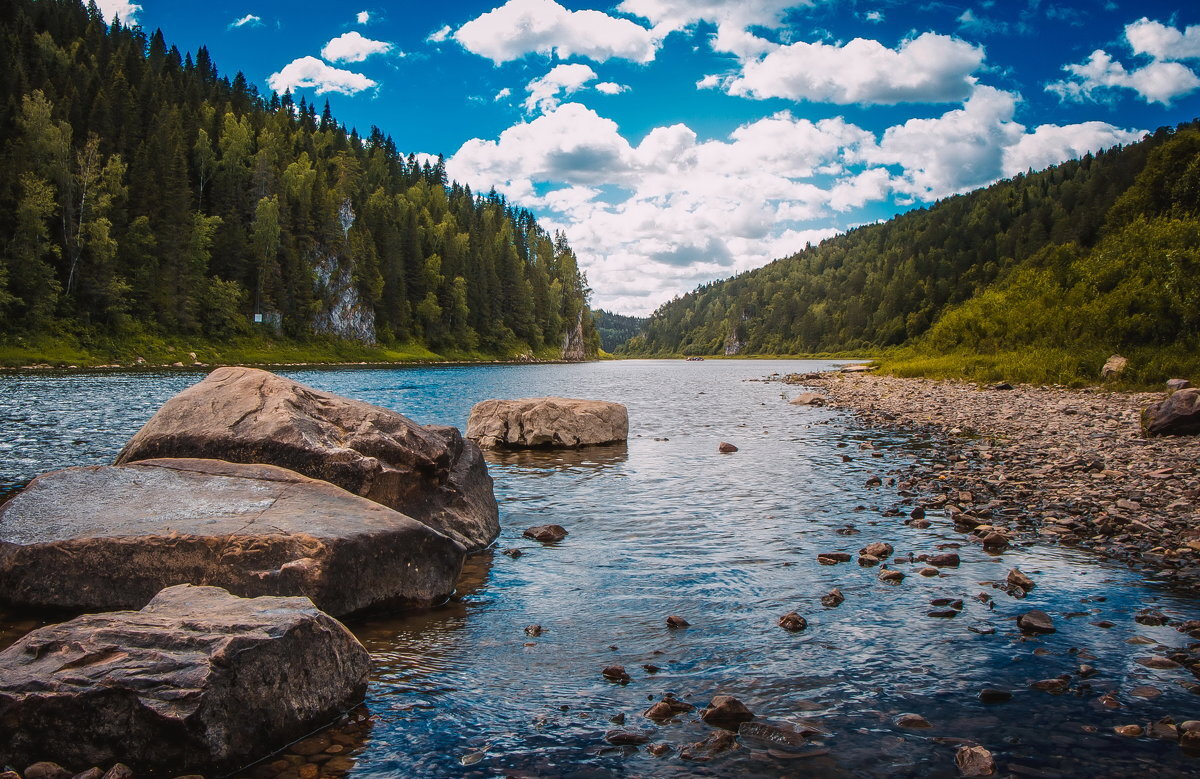 родник с питьевой водой. камень говорливый вишера пермский край. урал река урал. озеро большое миассово челябинская область. река чусовая.