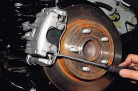Как заменить задние тормозные колодки Ford Focus 2