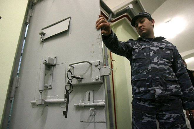 Нужно понимать, что у нечистых на руку оперов только одна задача – во что бы то ни стало упечь подозреваемого за решетку (привет палочная система). 