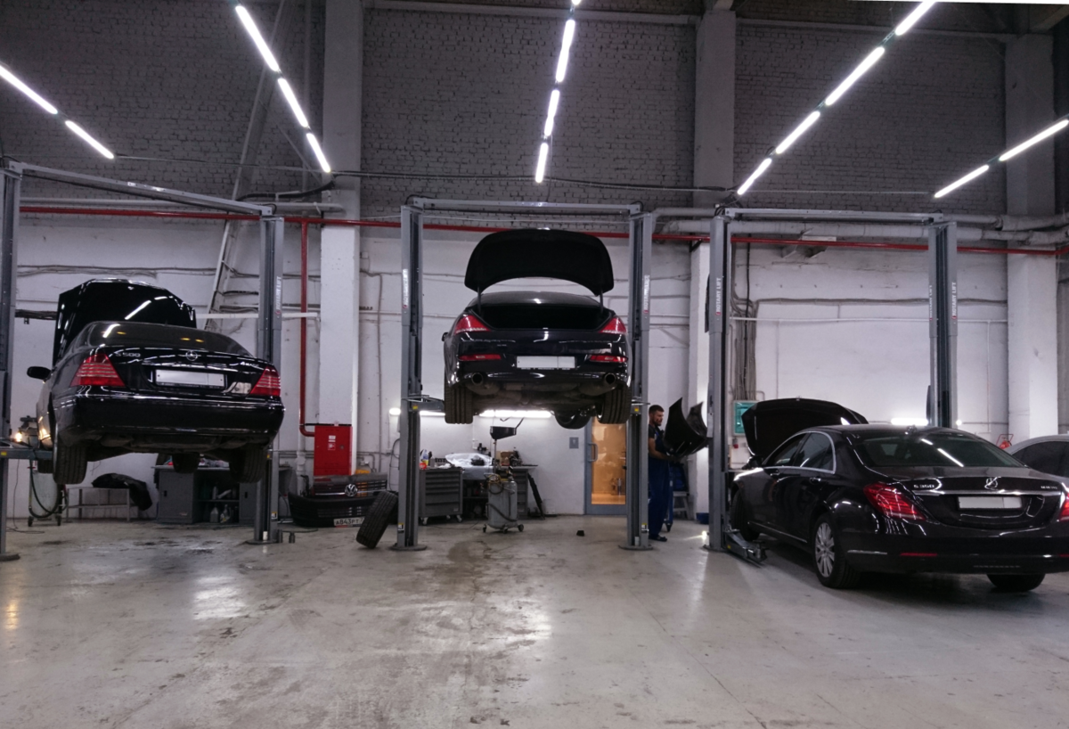 Станция технического обслуживания автомобилей. Самый лучший автосервис. Современный автосервис. Автосервис сто. Ремонтная зона автосервиса.