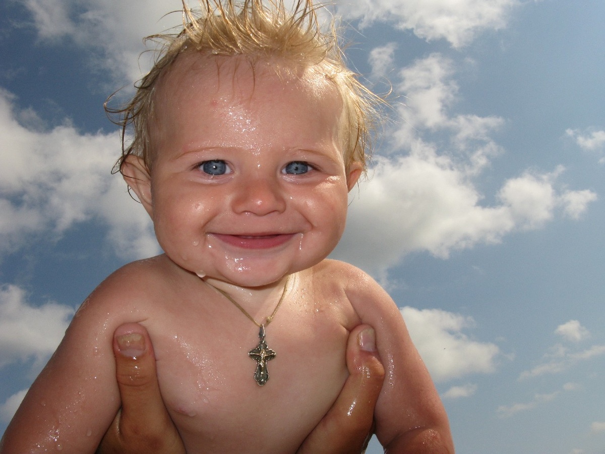 Серебряный крестик - оптимальный вариант для ребенка