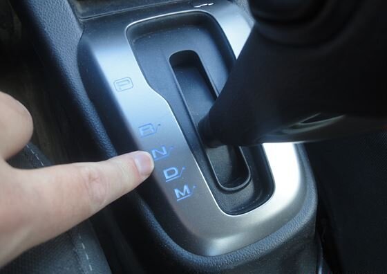 Селектор АКПП в положении N