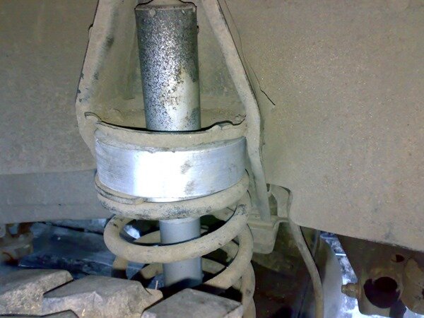 Регулируемые проставки под пружины. Проставки под пружины фольксваген поло седан 2012. Проставки для увеличения клиренса ваз 2107 передние. Увеличенный клиренс. Проставки под пружины е34.