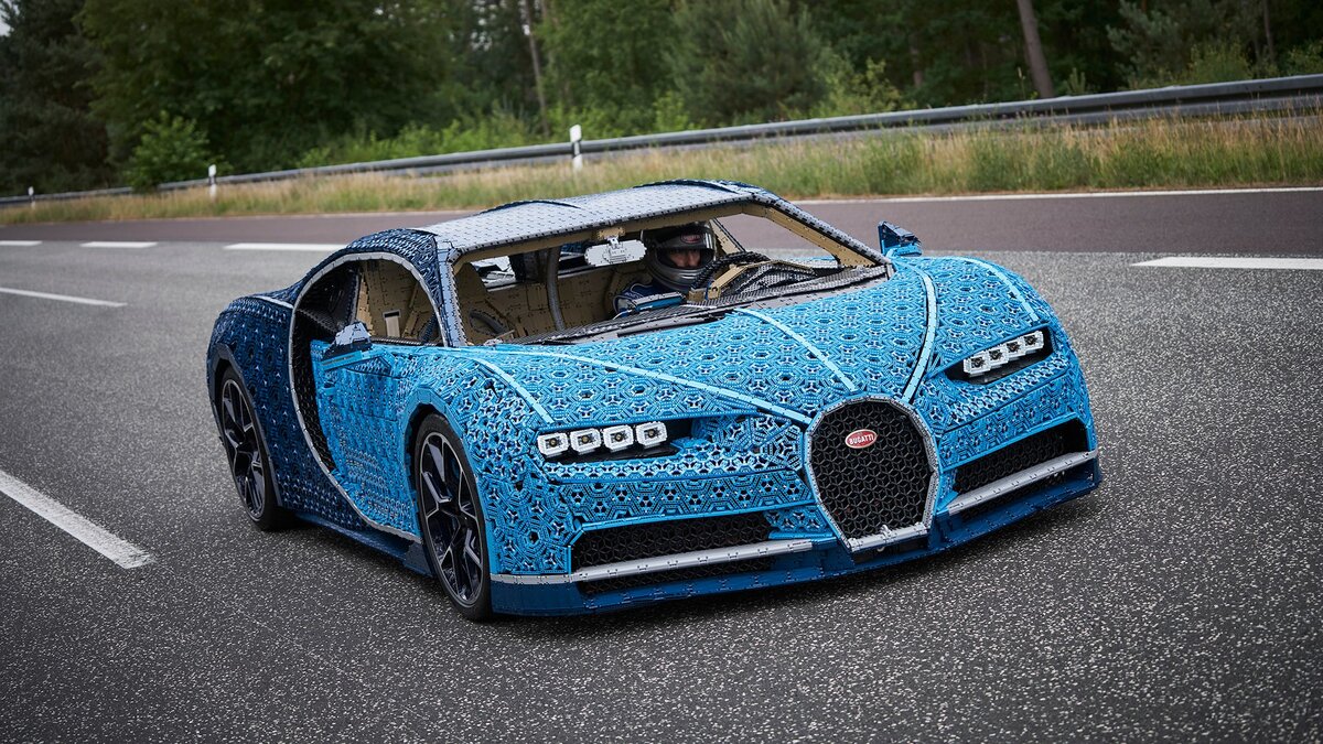 Движущаяся модель Bugatti Chiron из Lego