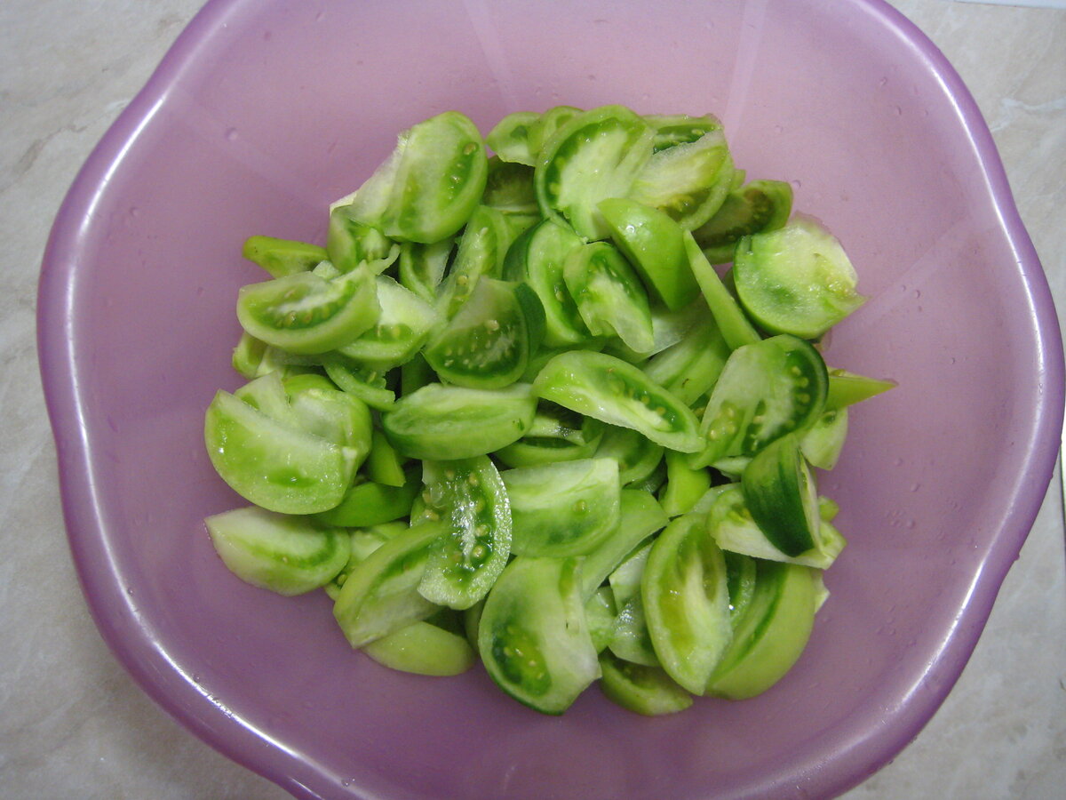 Маринованный овощ зеленый