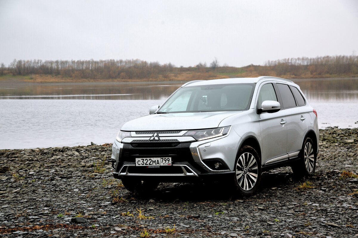 70% продаж Outlander - это машины с мотором 2.0 литра, 25% — промежуточная модификация с 2.4 л. и только 5% — с трехлитровым V6.