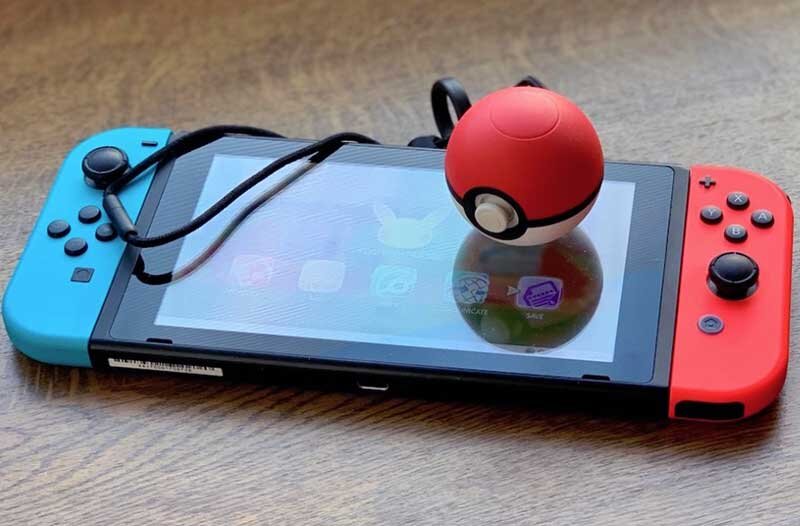 Switch lite on sale pokeball plus