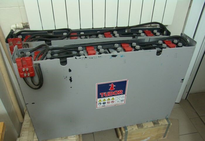 Рис. 1. Аккумуляторные батареи Exide Tudor VB2420