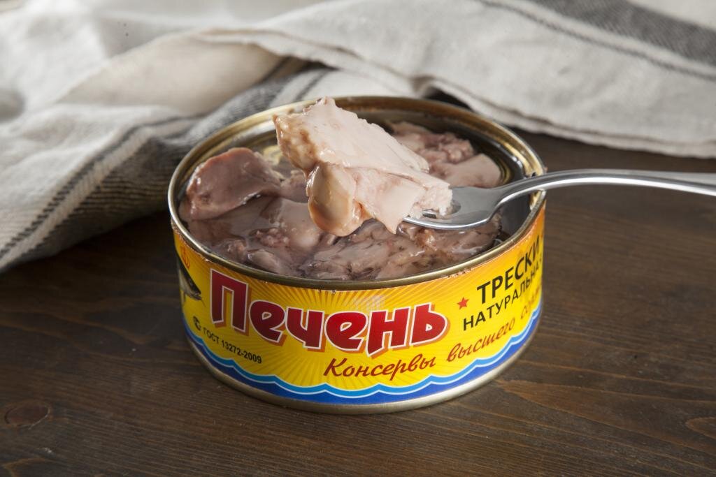 из печени трески. треска консервы польза. печень трески консервы. печень трески консервированная. печень трески.