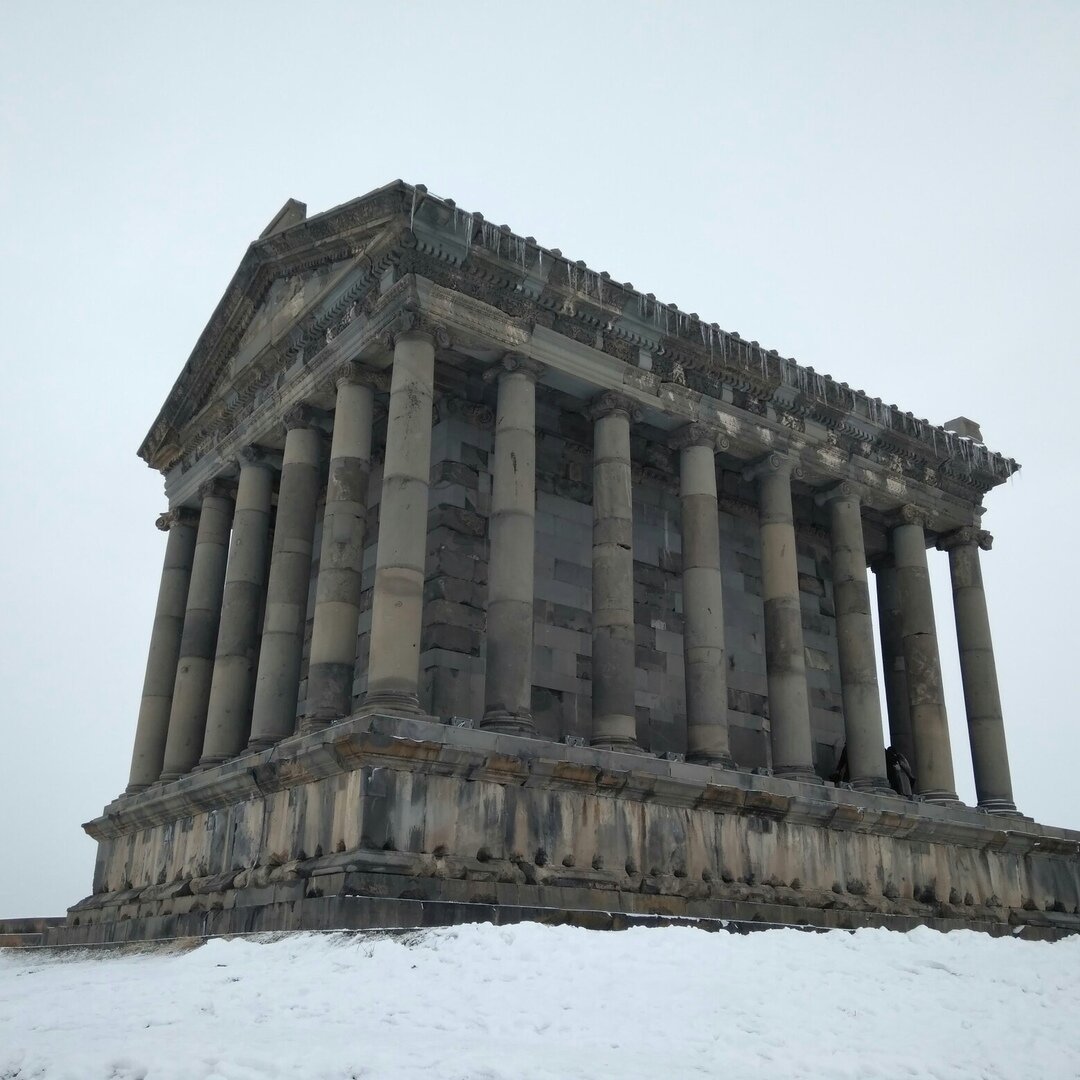 Храм  Гарни