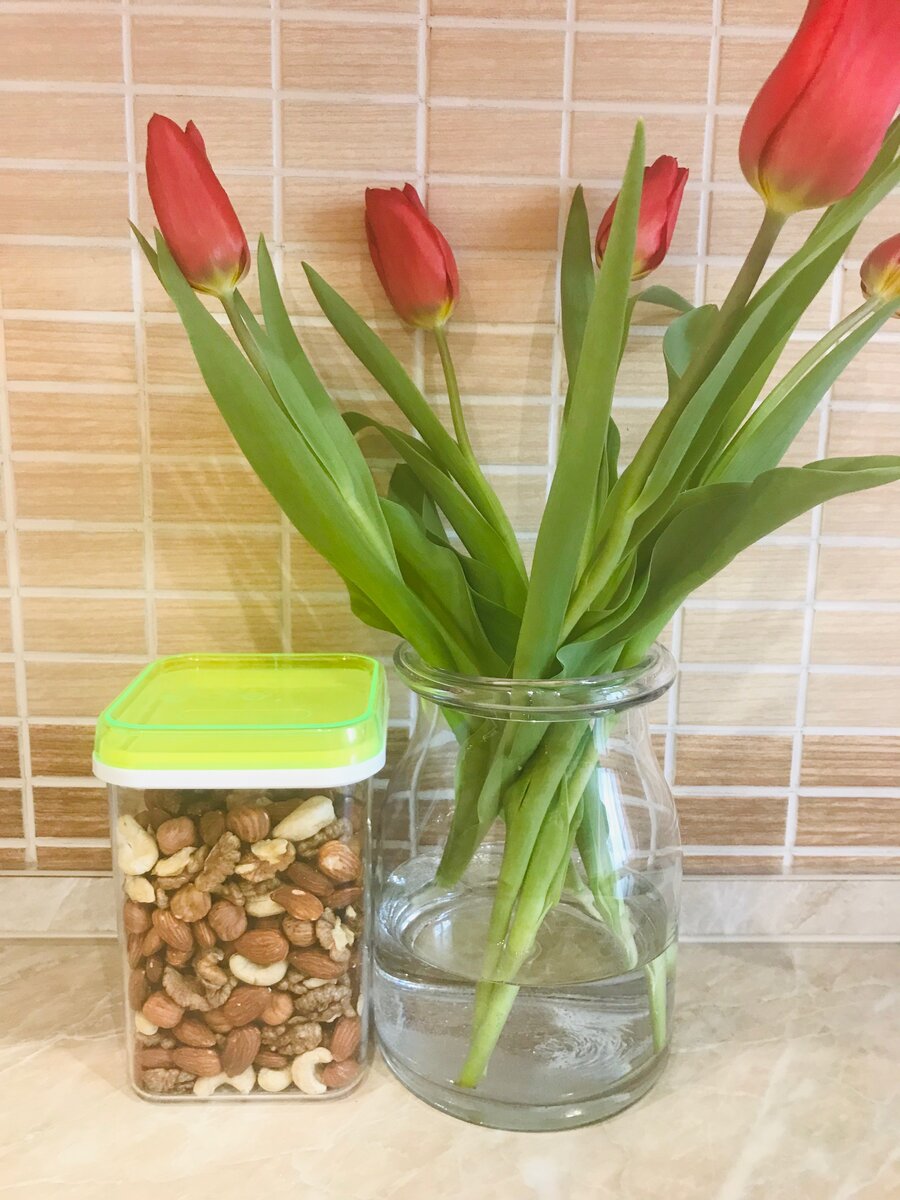 Орехи  очень полезны и питательны.