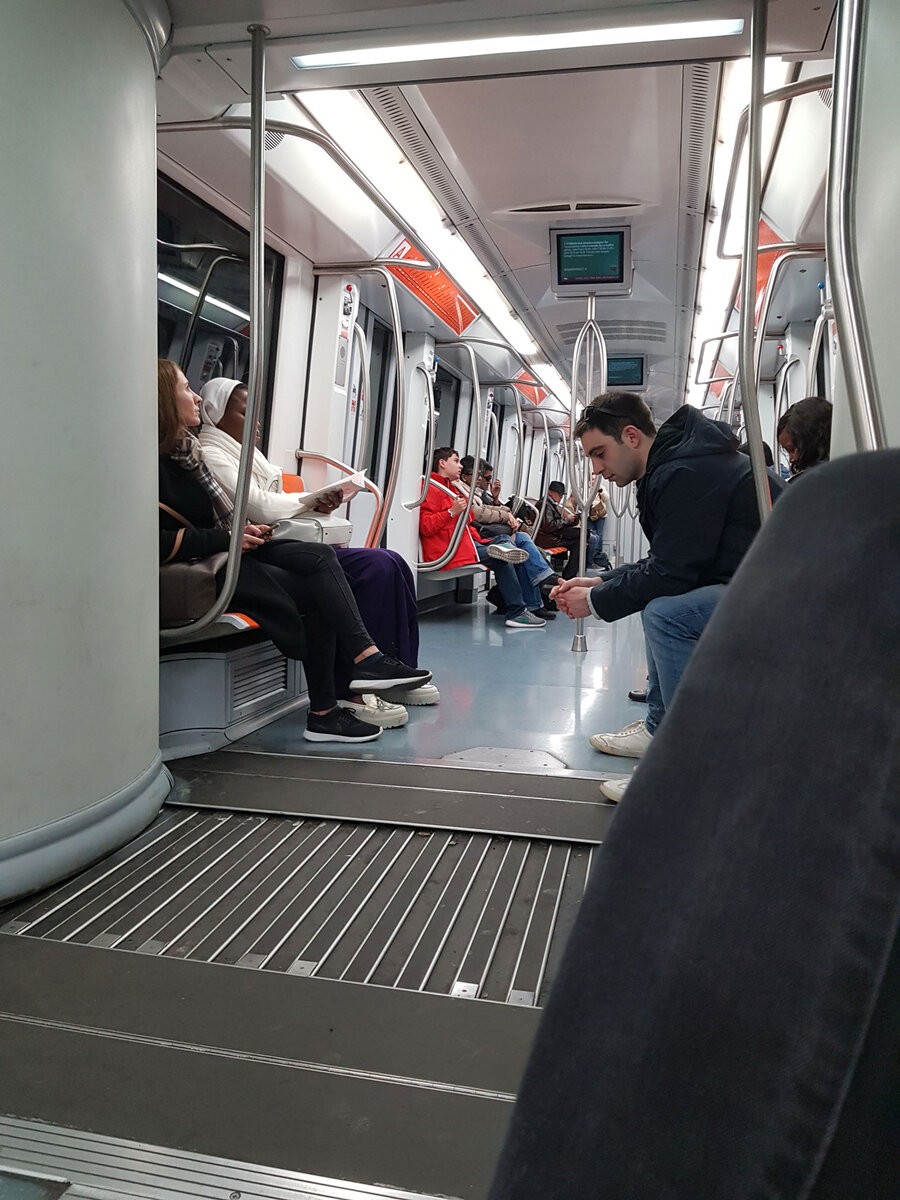 Вагоны метро в Риме новые и очень чистые