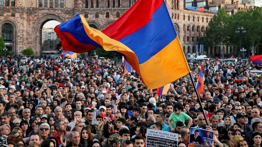 5 апреля с трибуны парламента Армении впервые в истории выступил трансгендер – представляющая правозащитную организацию «Сторона права» Лилит Мартиросян.