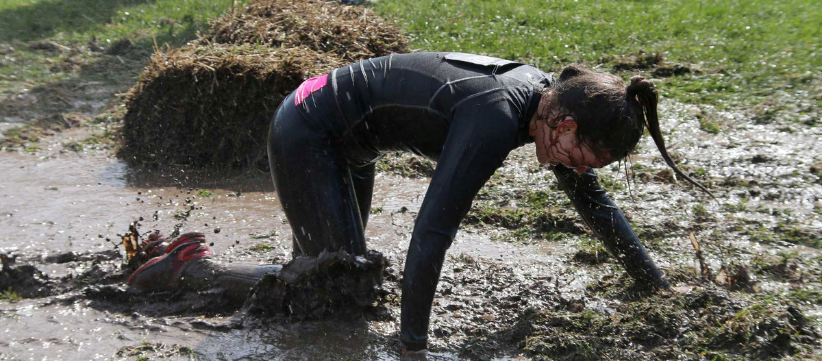 Ползет за "любимым мужчиной" по версии "2 Маши" :))) Источник: "Яндекс-картинки".