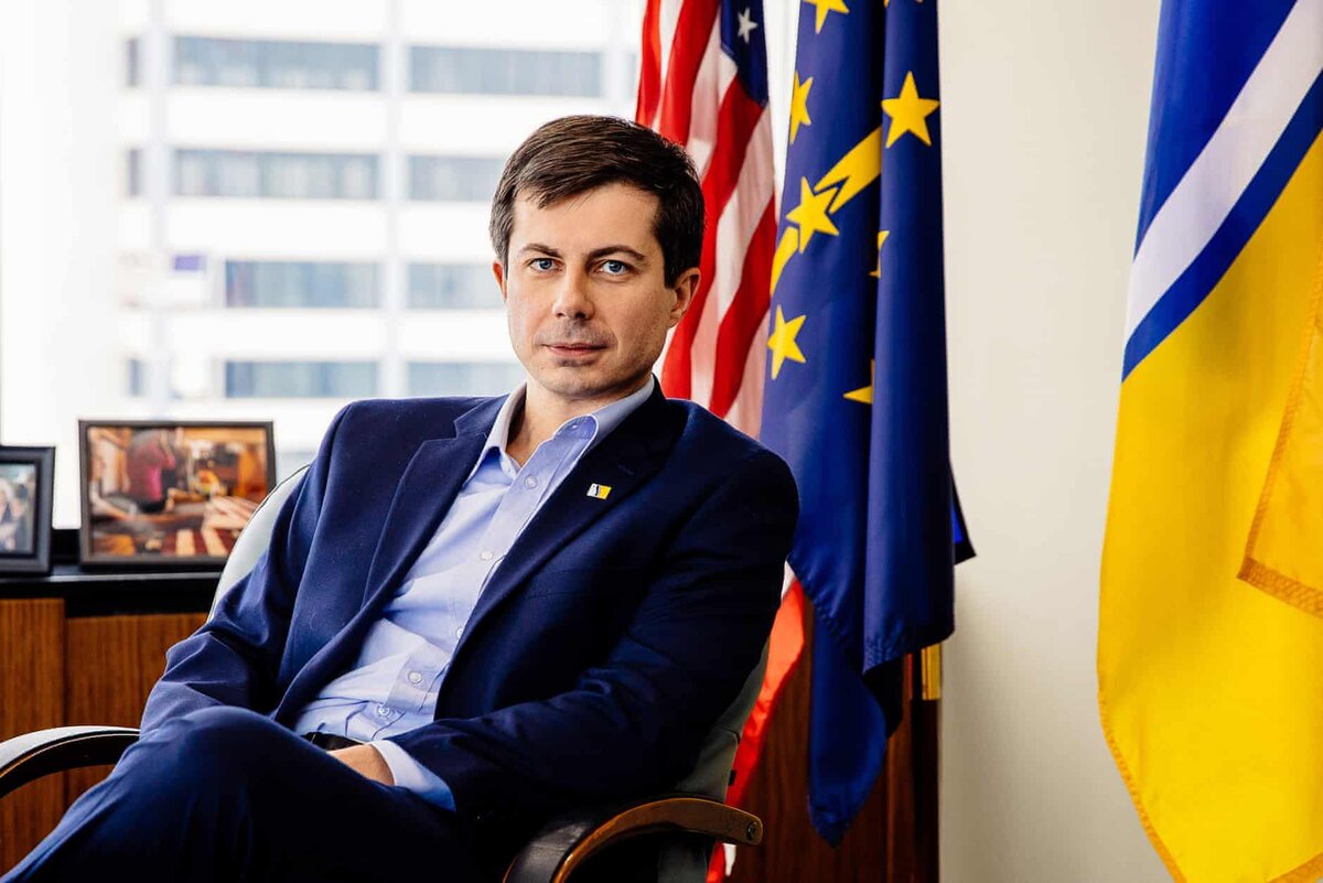 Фото из статьи в газете 'The Guardian' (https://www.theguardian.com/us-news/2019/feb/22/south-bend-mayor-presidential-candidate-2020)