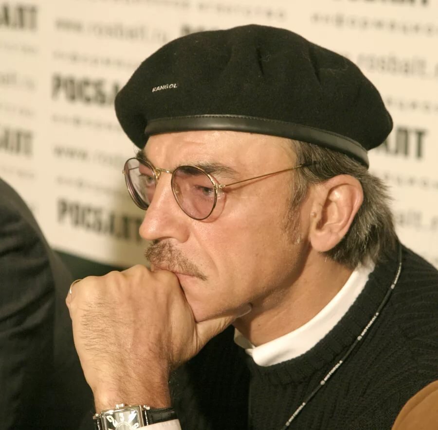 Боярский в берете. Неужели в него будет просить подаяния в метро? Фото из открытых источников Интернета.