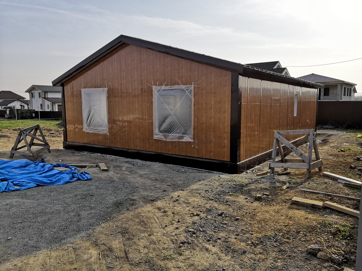 Пока нет окон, заклеили все проемы пленкой. 