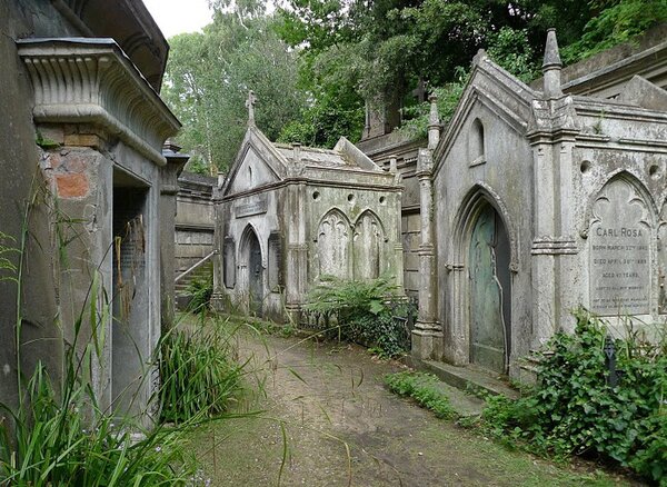 Самая известная мистическая история о вампирах Хайгейтского кладбища в Лондоне