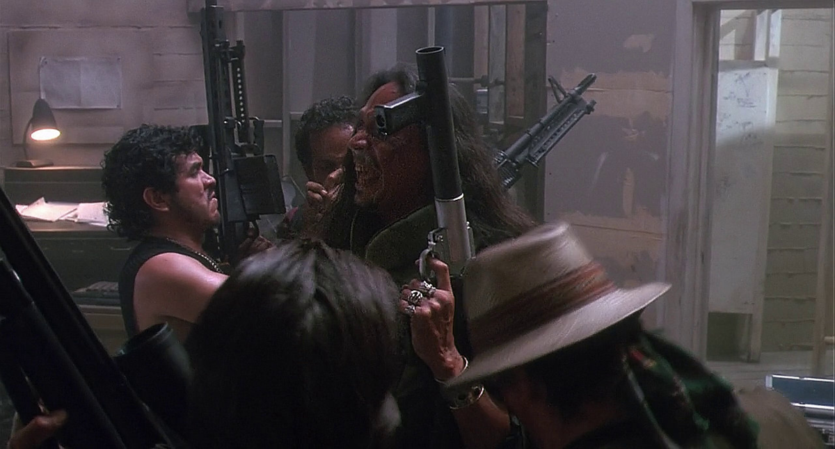 Колумбийка Мэдхен хищник 2. Predator 2 1990.