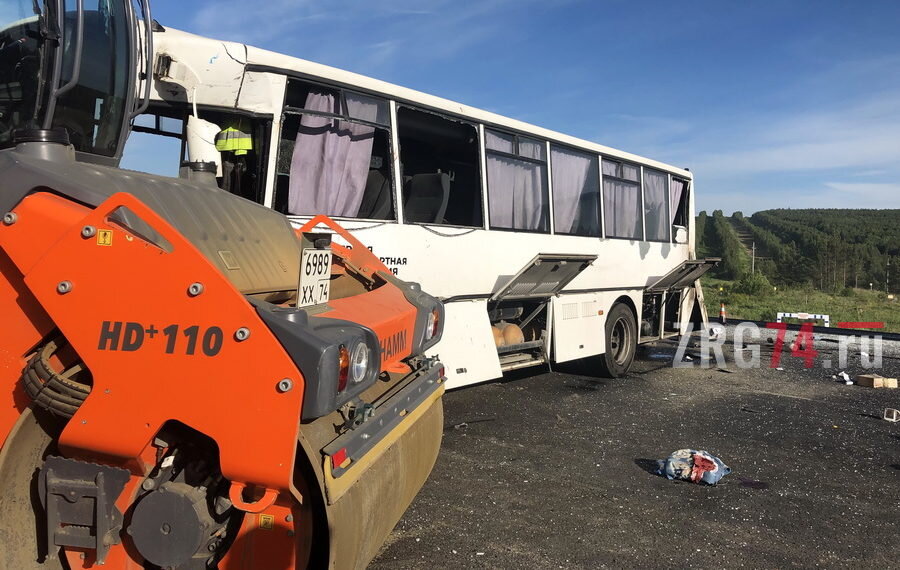 Двое пассажиров автобуса погибли на месте, девять — получили травмы различной степени тяжести, пятеро их них госпитализированы