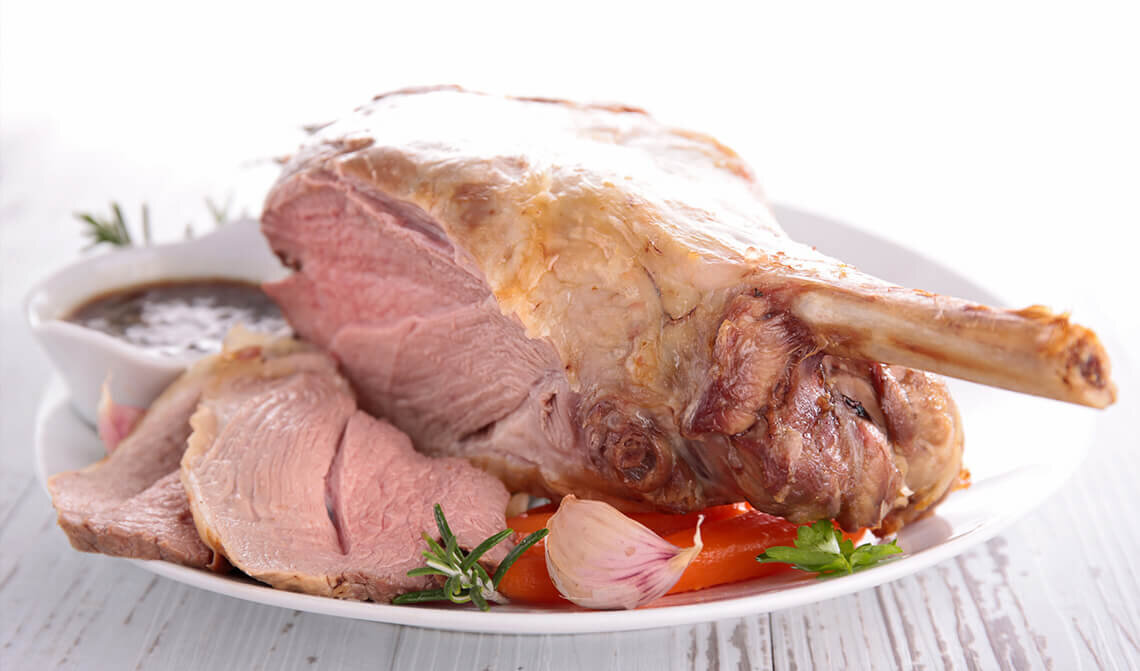 Сколько варится баранина. Баранина в собственном соку в казане. Чтобы мясо не остыло. Сколько варить баранину. Как правильно сварить баранину.