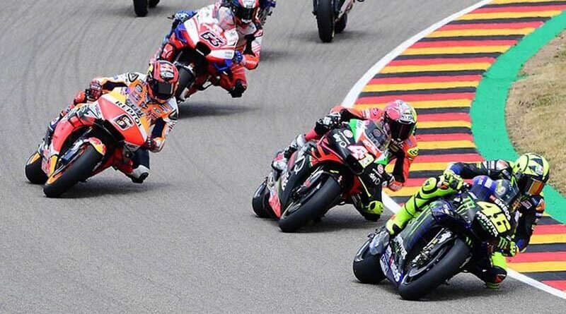 Валентино Росси понадобилось на 20 секунд больше, чем в 2018 году, для 30 кругов в Саксонии, а Маркесу — всего на три секунды больше: этот расчет иллюстрирует зажим, в котором находится Доктор.