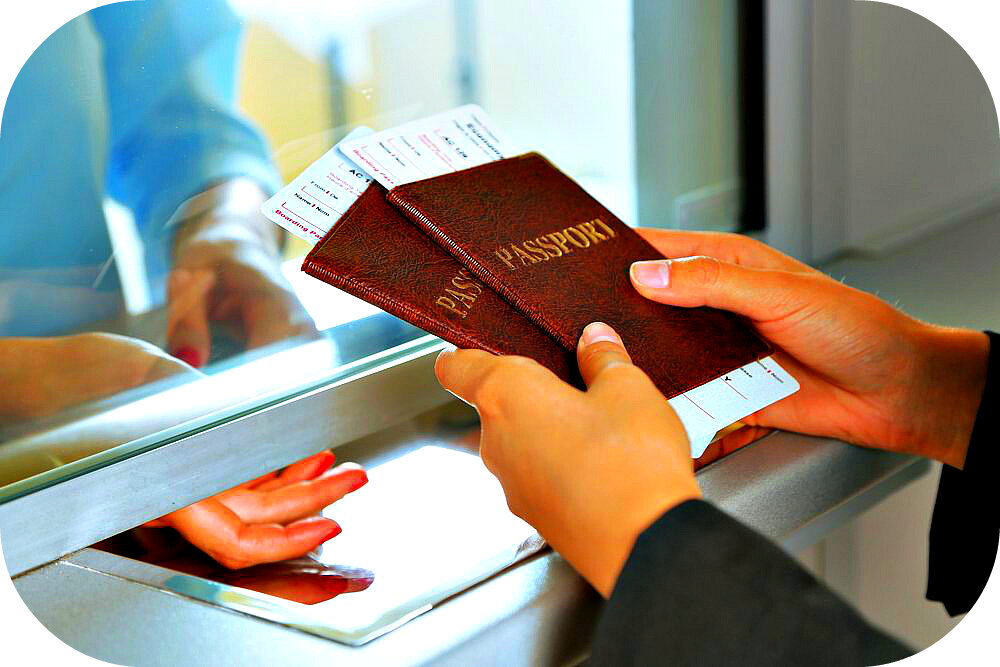 Паспортный контроль всегда немного тревожит