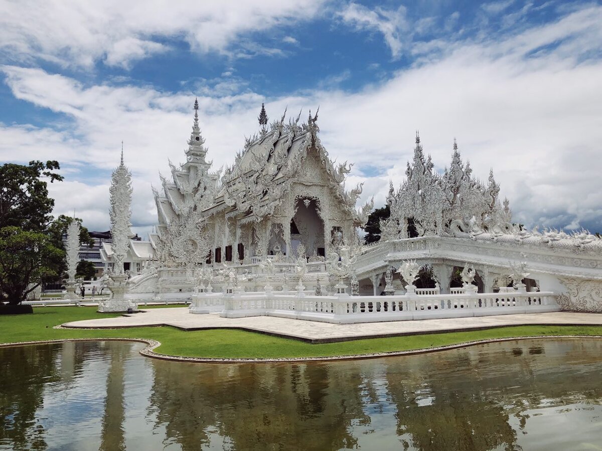 Wat Rong Khun (White Temple)