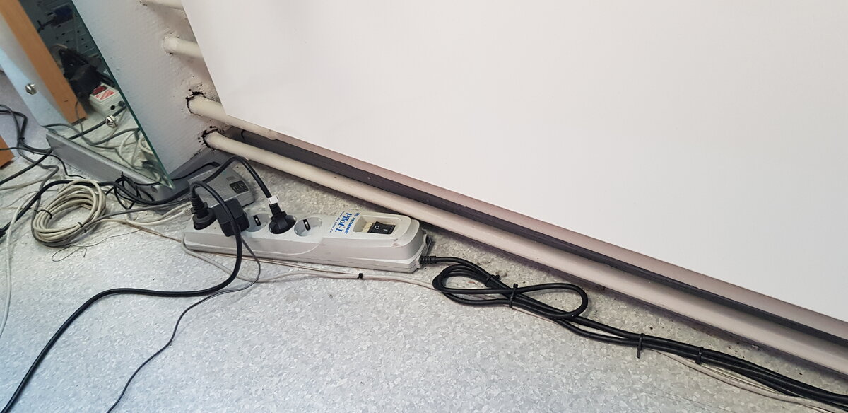 Вот несколько фотографий моей беды... И подобная ситуация везде :(