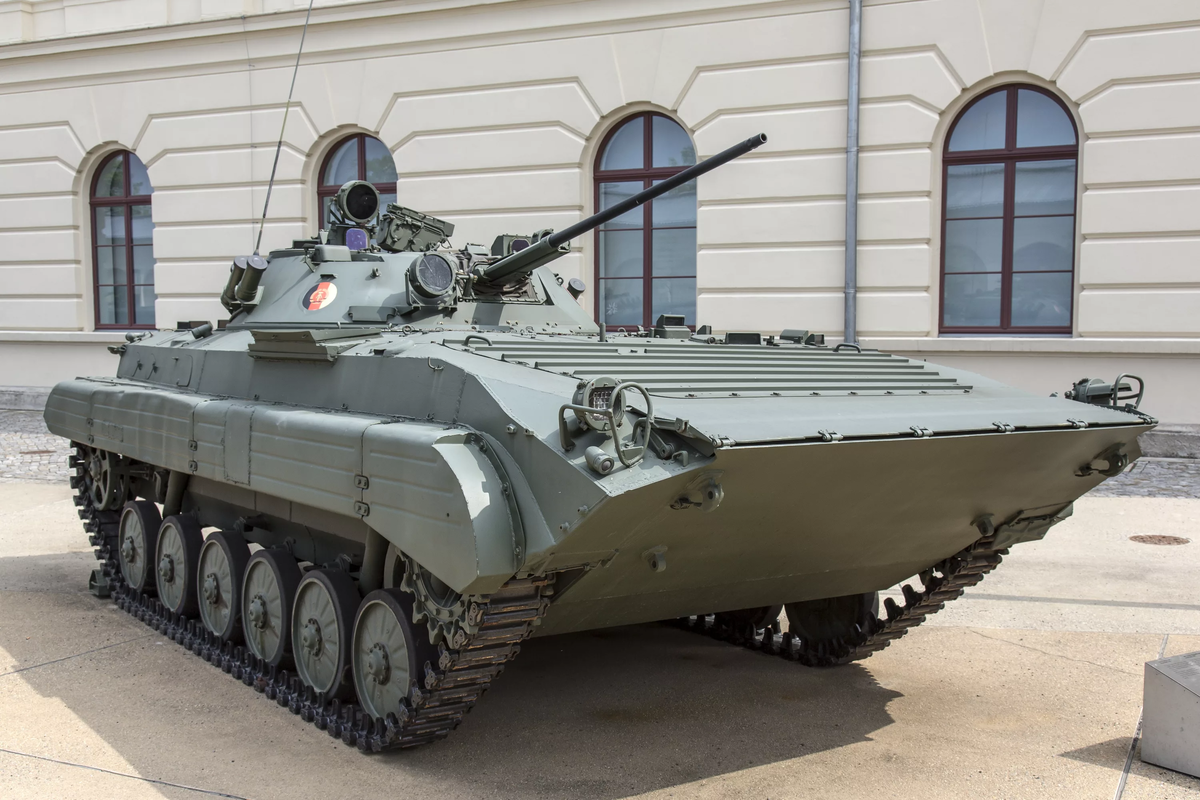 Боевая машина пехоты. БМП 1 И БМП 2. Боевая машина БМП 2. Бмп2 бмп1 БТР. Боевая машина пехоты БМП-2