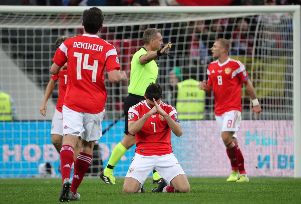 Оздоев - побеждает Дзюбу пока что только в стильности празднования голов. Источник фото: https://twitter.com/zenit_spb