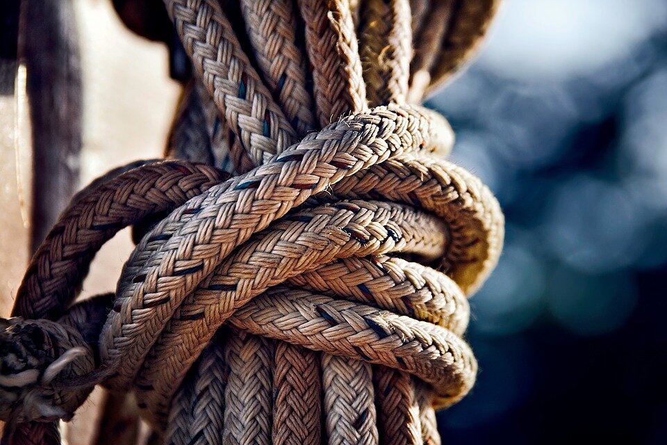 https://cdn.pixabay.com/photo/2016/01/19/17/28/rope-1149730_960_720.jpg