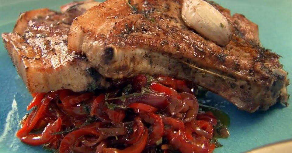 Как пожарить свиную корейку. Pork loin. Свинина на сковороде. Жареная свинина с перцем. Корейка свиная жареная на сковороде.