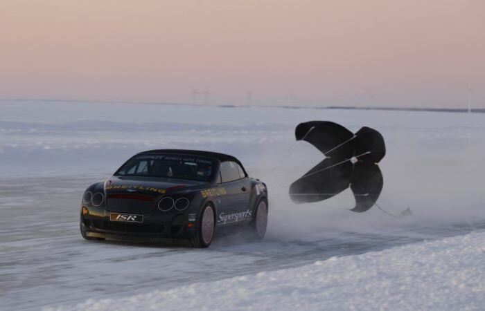 

Отказ тормозов во время управления автомобилем одна из наиболее страшных ситуаций, с которой может столкнуться автомобилист. Однако, водитель не имеет права терять самообладания в такой ситуации, ведь нужно срочно предпринять ряд мер для нормализации ситуации с транспортным средством.
