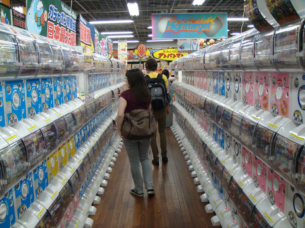 Раздолье для любителей игрушек...