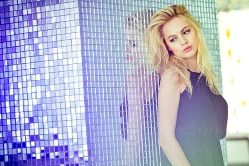 Модельная внешность Янины открывает ей многие двери