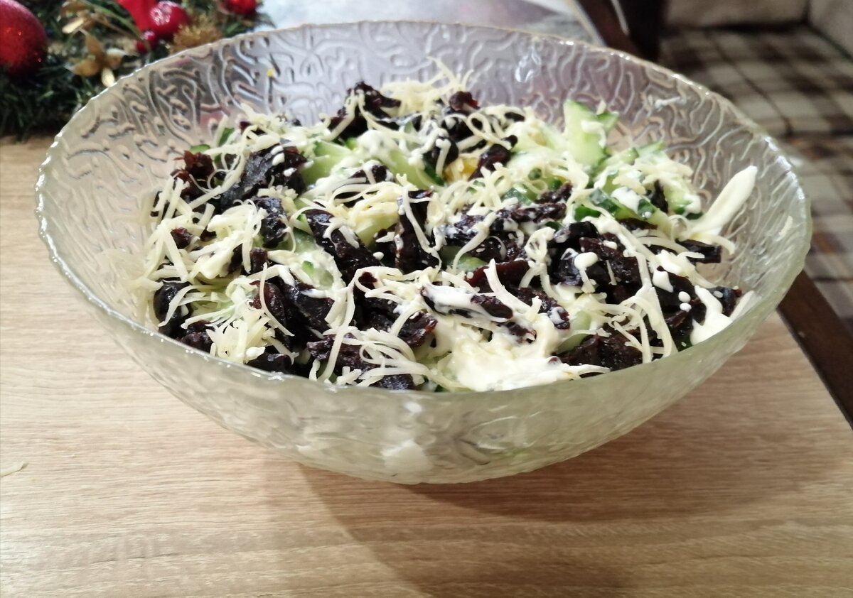 Салаты на праздничный стол с черносливом и курицей