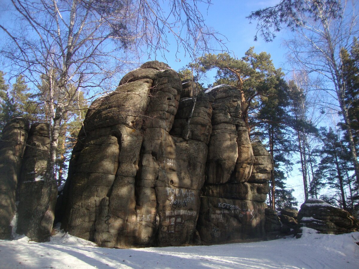 Скала монах остров Олений