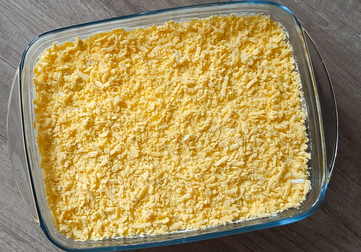 Сверху можно добавить немного зелени